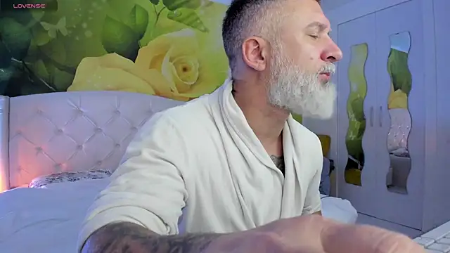 Snapshot of BlowMyXXL chatting on February 6, 8:07 am BlowMyXXL online show from February 6, 8:07 am