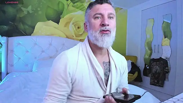 Snapshot of BlowMyXXL chatting on February 8, 9:13 am BlowMyXXL online show from February 8, 9:13 am