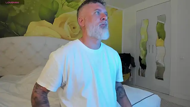 Snapshot of BlowMyXXL chatting on March 20, 4:12 pm BlowMyXXL online show from March 20, 4:12 pm