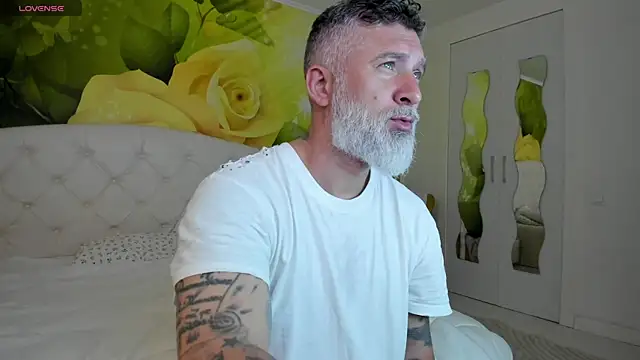 Snapshot of BlowMyXXL chatting on March 22, 7:34 am BlowMyXXL online show from March 22, 7:34 am