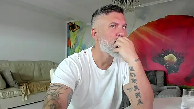 Snapshot of BlowMyXXL chatting on March 28, 6:40 pm BlowMyXXL online show from March 28, 6:40 pm