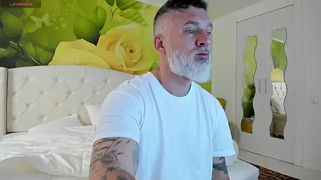 Snapshot of BlowMyXXL chatting on March 29, 7:41 am BlowMyXXL online show from March 29, 7:41 am