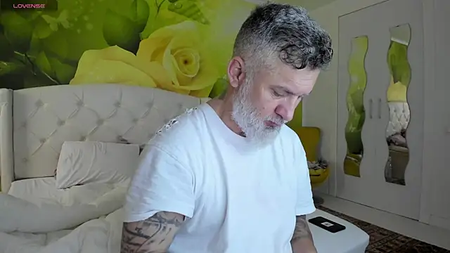 Snapshot of BlowMyXXL chatting on April 2, 5:38 am BlowMyXXL online show from April 2, 5:38 am