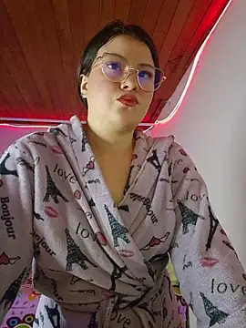 juli05star20 online show from May 22, 10:37 pm