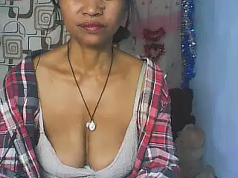 Snapshot of nene_belle chatting on April 5, 7:49 am nene belle online show from April 5, 7:49 am