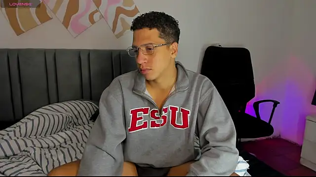 Snapshot of matt_benji chatting on May 12, 5:37 am matt benji online show from May 12, 5:37 am