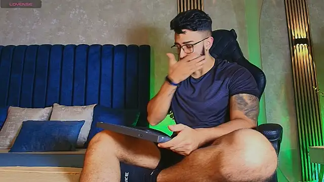 Snapshot of Liam_Kleiin chatting on July 7, 11:14 am Liam Kleiin online show from July 7, 11:14 am
