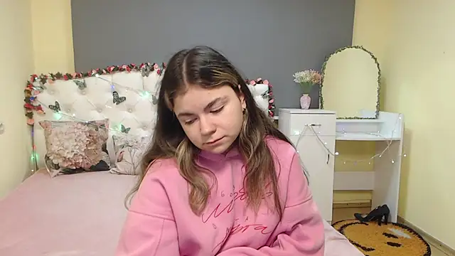 TinaRedly online show from March 6, 7:05 am