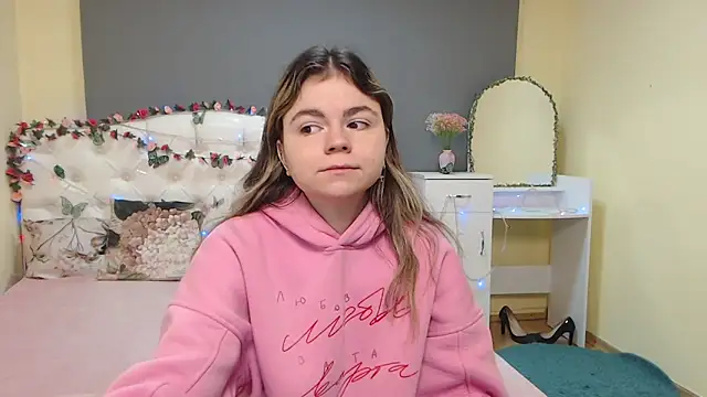 TinaRedly online show from March 11, 6:41 am