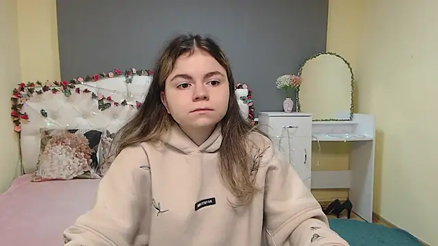 TinaRedly online show from March 18, 10:40 am