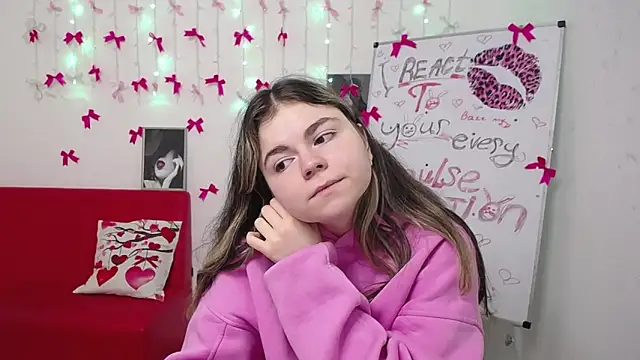 TinaRedly online show from March 19, 11:25 am