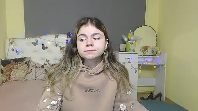 TinaRedly online show from April 10, 6:18 am