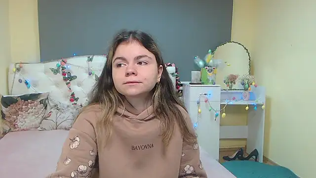 TinaRedly online show from April 11, 5:34 am