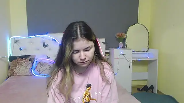 TinaRedly online show from April 23, 12:40 pm