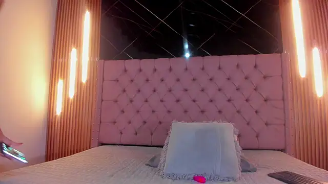 AinaPink online show from April 2, 10:35 am