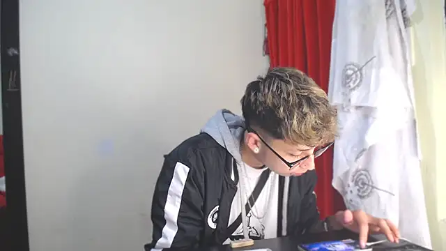  Thomas hot  online show from January 8, 9:00 am