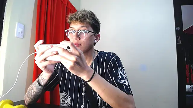  Thomas hot  online show from January 30, 3:29 pm