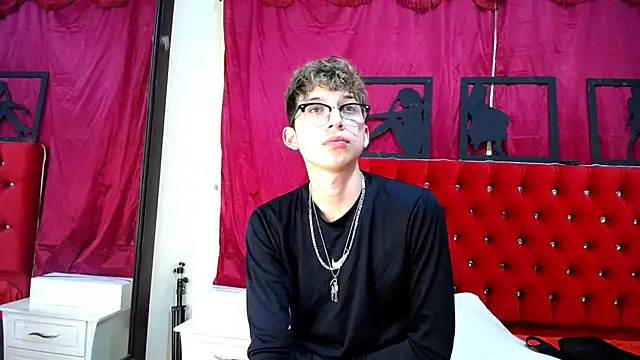  Thomas hot  online show from February 16, 7:27 pm