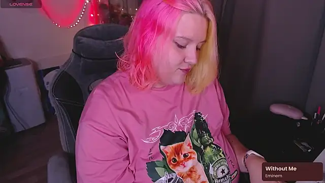 lissamuff online show from October 6, 4:37 pm