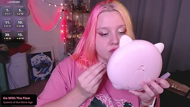 lissamuff online show from October 8, 4:15 pm