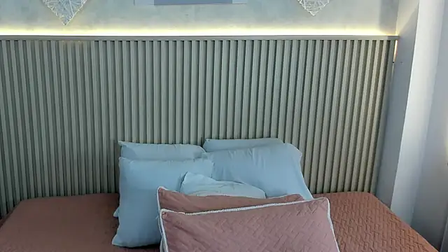 charlottebrowns  online show from December 18, 12:22 pm