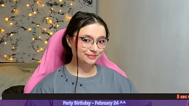 me  hanna online show from February 23, 9:05 pm