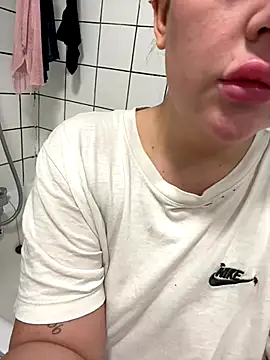 magical mia online show from November 7, 10:26 am