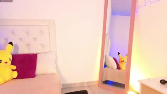 little kawaiigirl  online show from January 15, 11:52 pm