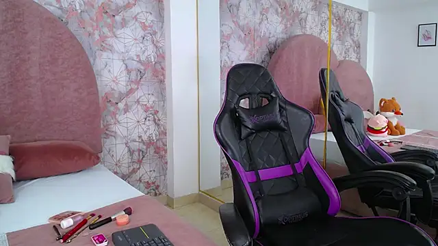 LexaDeRusso online show from March 2, 7:45 pm