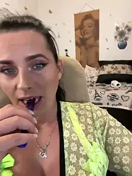 Hotmomcheckk  online show from March 17, 8:07 am