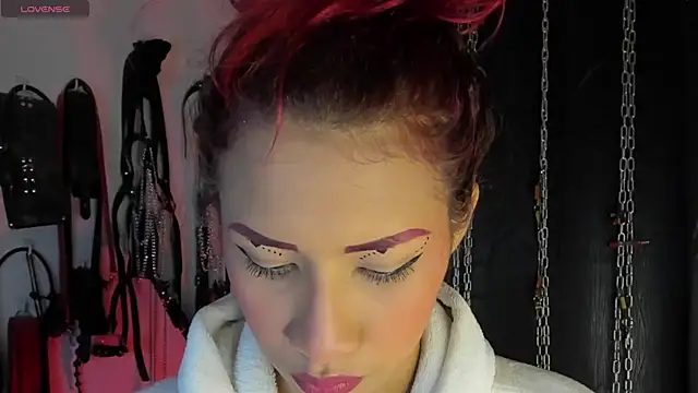 Snapshot of charrlotte_quinn chatting on July 3, 12:17 am charrlotte quinn online show from July 3, 12:17 am
