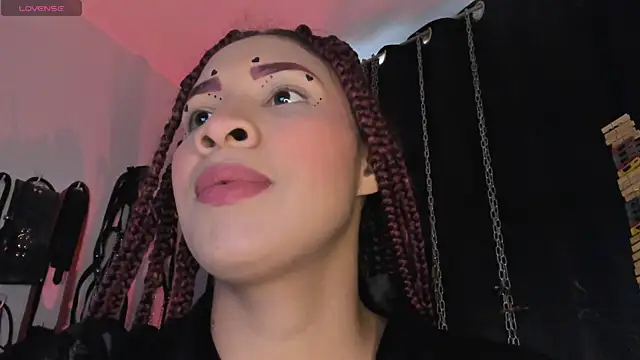 Snapshot of charrlotte_quinn chatting on July 16, 12:33 pm charrlotte quinn online show from July 16, 12:33 pm