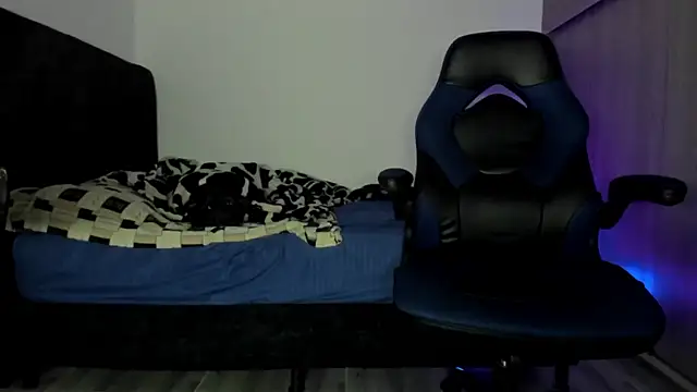 male pussy online show from October 28, 5:33 am