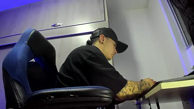 male pussy online show from December 18, 3:12 am