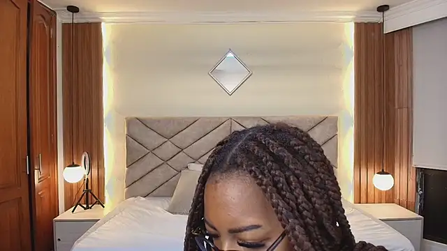 Raquel jones online show from April 1, 12:06 pm