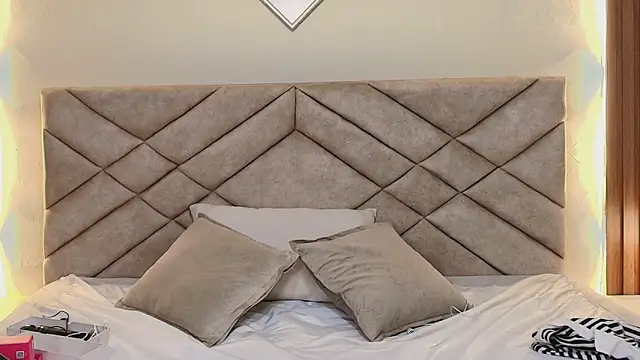 Raquel jones online show from April 1, 1:41 pm