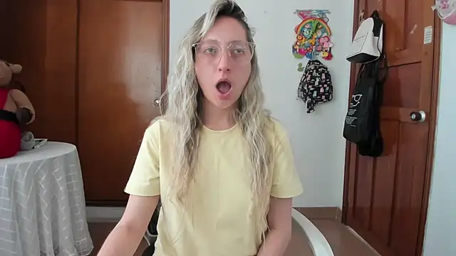 Snapshot of Adele_johnsonn1 chatting on July 3, 4:24 pm Adele johnsonn1 online show from July 3, 4:24 pm