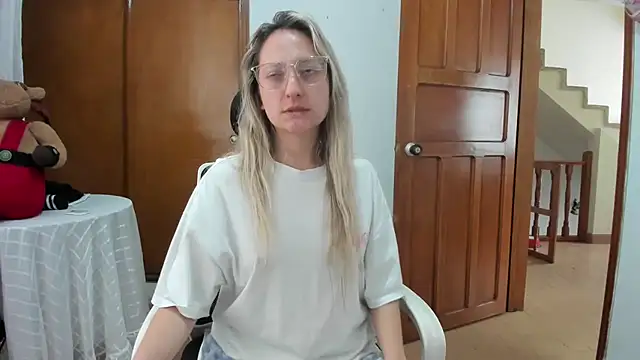 Snapshot of Adele_johnsonn1 chatting on July 9, 5:39 pm Adele johnsonn1 online show from July 9, 5:39 pm