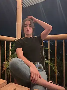 Snapshot of SaraWilliamss_ chatting on December 15, 3:56 am SaraWilliamss online show from December 15, 3:56 am