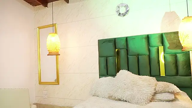 Snapshot of SaraWilliamss_ chatting on March 29, 8:25 am SaraWilliamss online show from March 29, 8:25 am