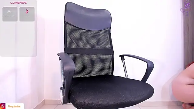 Snapshot of Fieryfenixx chatting on February 5, 4:06 am Fieryfenixx online show from February 5, 4:06 am