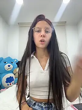 Snapshot of Bonniepark chatting on February 19, 12:06 am Bonniepark online show from February 19, 12:06 am