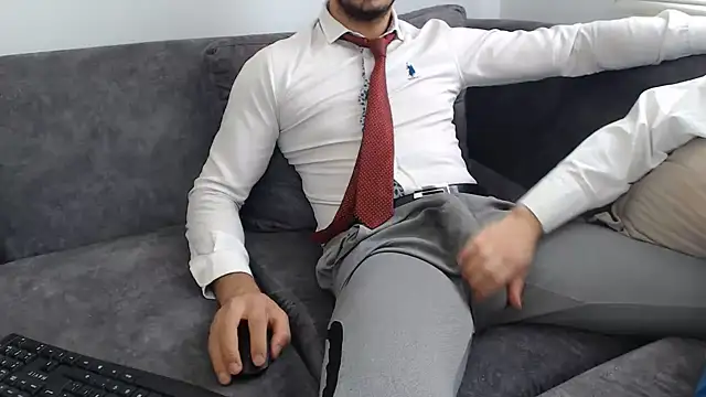 Snapshot of Naughtb0y chatting on July 10, 10:40 am Naughtb0y online show from July 10, 10:40 am