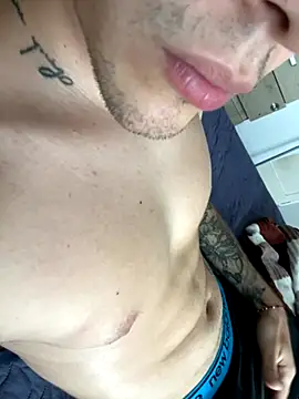 Snapshot of buoh23 chatting on October 27, 4:33 pm buoh23 online show from October 27, 4:33 pm