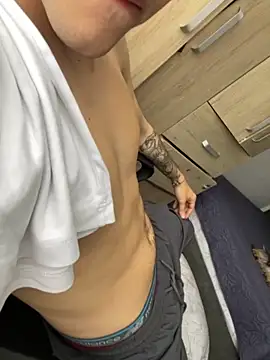 Snapshot of buoh23 chatting on November 25, 5:02 pm buoh23 online show from November 25, 5:02 pm