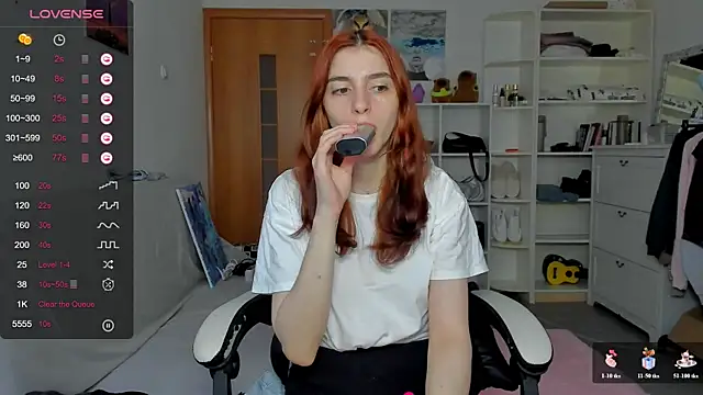 Snapshot of broosnica1 chatting on July 4, 7:47 am broosnica1 online show from July 4, 7:47 am