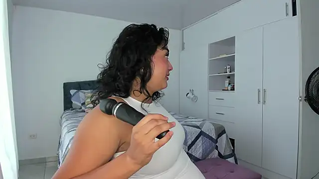 ema saenz online show from April 11, 8:02 pm