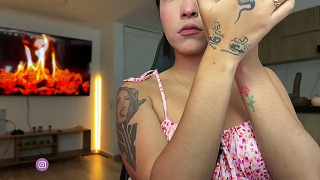 MarianaBranzz online show from May 8, 2:00 pm