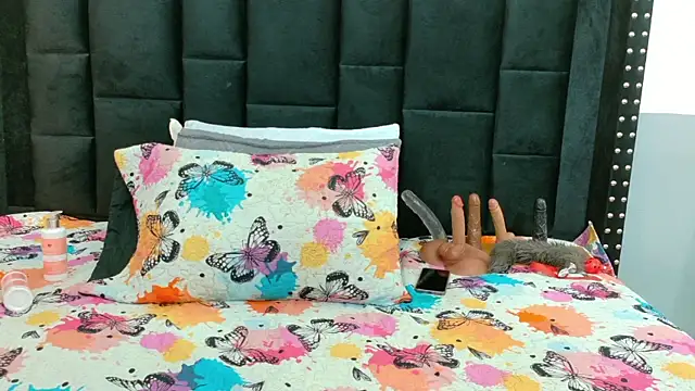 kinkyhousewifee online show from February 8, 12:19 pm