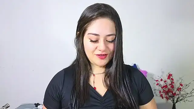 nahomi sweett online show from May 22, 10:43 am